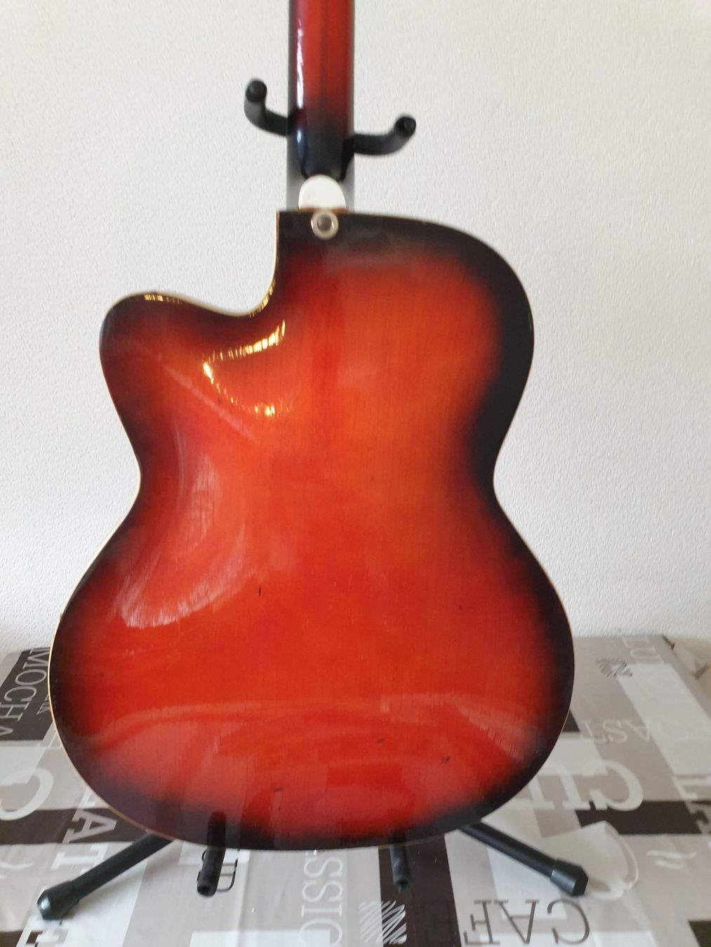 Vintage Strumenti musicali: Guitare Jazz Klira – Usato da Mézières FR venduto da PAFZIK 4