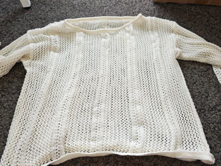 White knitted summer top, ideal for layering! Size M