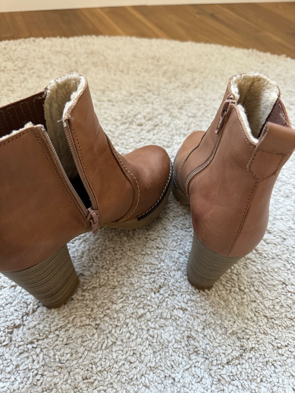 Scarpe da donna: Stiefeletten mit Absatz in hellbraun – Usato da Binningen venduto da lea_5mf8 2