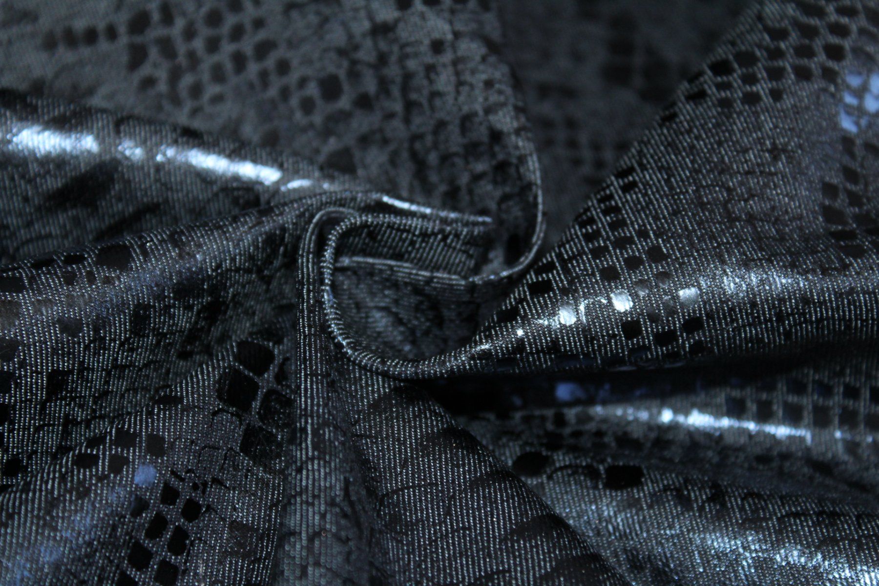 Tessuti: Stoff Jeansstoff Stretch Schlangenprint d.blau glänzend – Nuovo (secondo la descrizione) da Obfelden venduto da solomon111 1
