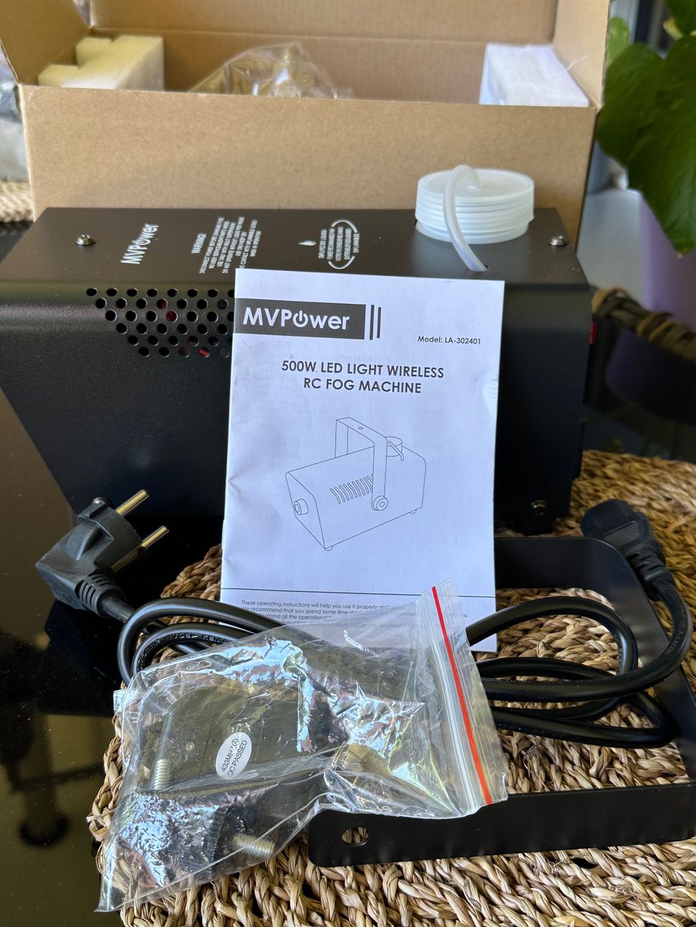 Tutte le macchine: 500W LED Light Wireless RC Fog Machine – Nuovo e nell'imballaggio originale da Basel venduto da iulia_haul