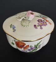 Meissen Porzellan Deckeldose Bonbonniere Blumendekor Goldran