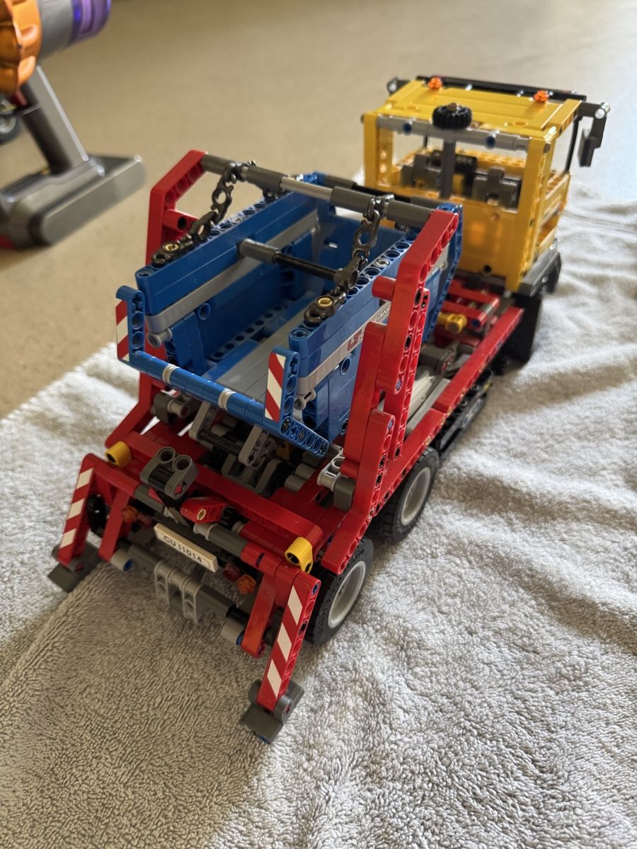 Lego Spielzeuge: Lego Technic Container Truck 42024 – Gebraucht aus Rümlang von MR8 6