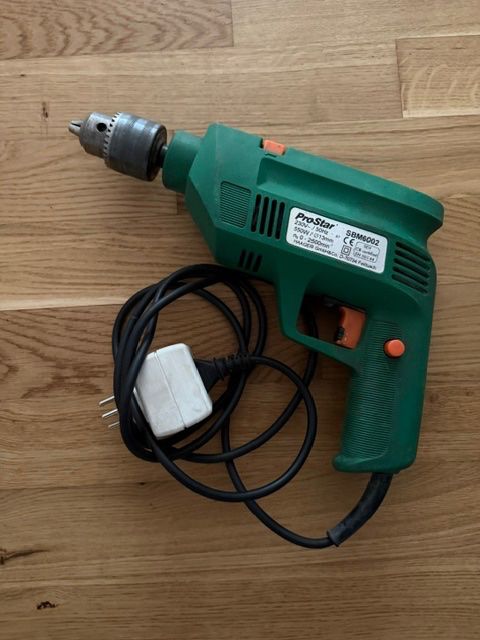 Bohrmaschinen: Bohrmaschine & Gewindeschneider-Set 20-teiliig – Gebraucht aus Glis von Fernfahrer69 1