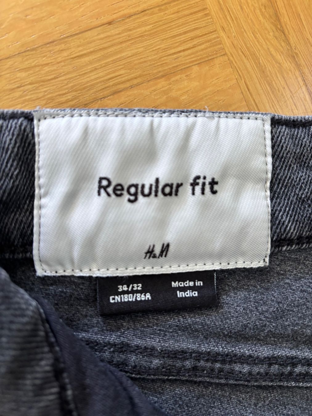 H&M Jeans: H+M Jeans Regular fit, 34/32, dunkelgrau – Usato da Thun venduto da Nortshore0 3