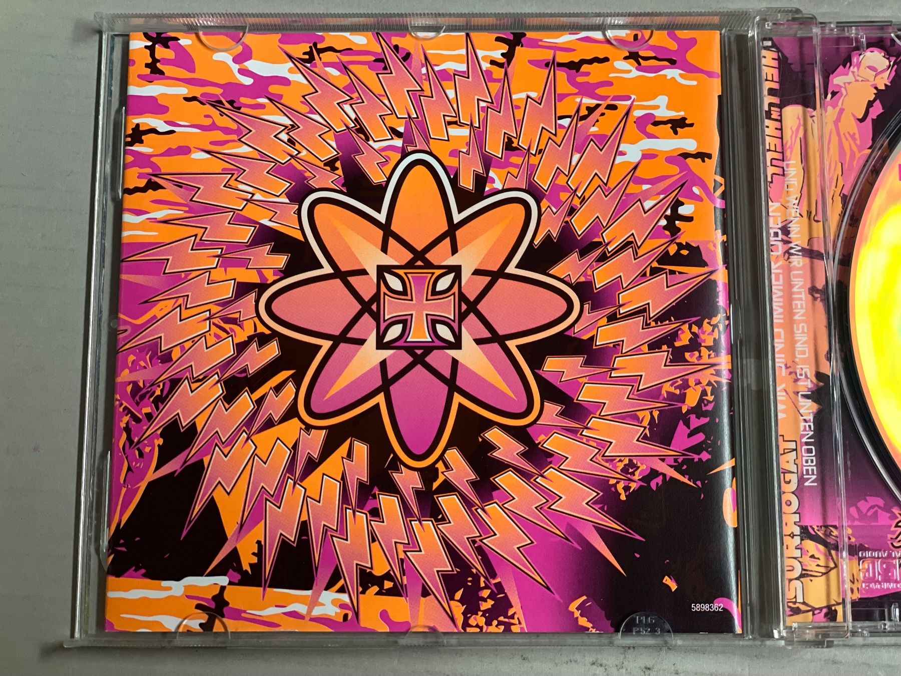 CDs: Surrogat - Hell In Hell - Heavy Metal - Top – Gebraucht aus Muri b. Bern von AdidasCollector 2
