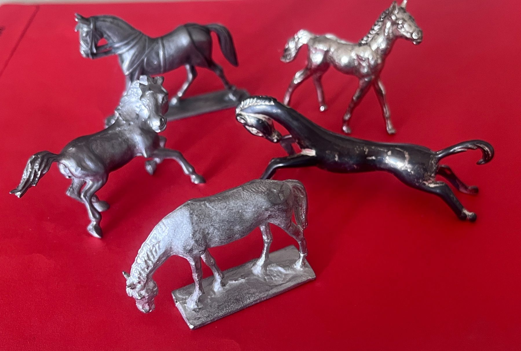 Statuette: Sammler Pferdchen, 5 Stück gem. Abb. – Nuovo (secondo la descrizione) da Biberist venduto da Edelfloh 1