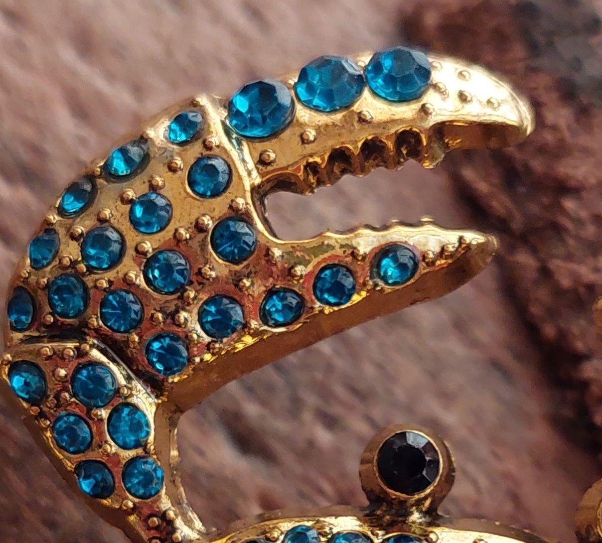 Broschen & Nadeln: Brosche Krebs - Strass blau / türkis – Neu (gemäss Beschreibung) aus Oberwil BL von Hunajakakku 1