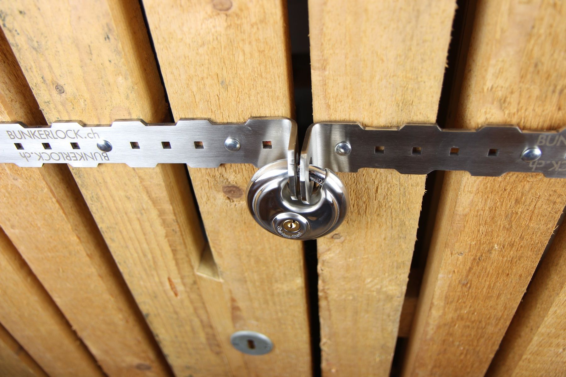 Lucchetti: Protection et serrure de porte de cave – Nuovo e nell'imballaggio originale da Genève venduto da ale_55x8 1