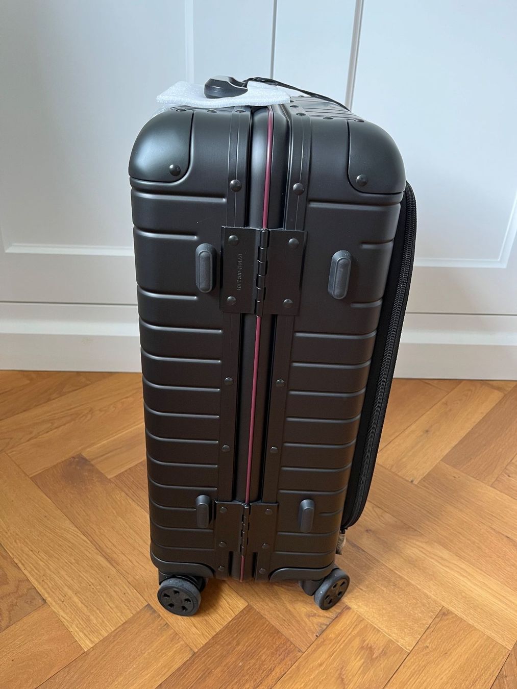 Swiss Valigie: SWISS Aluminium Collection Front Pocket Rollkoffer / Trolley – Nuovo e nell'imballaggio originale da Zürich venduto da edelstahl061 2
