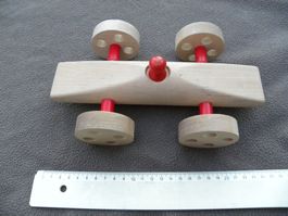 Holzspielzeug Auto Rennwagen 24 cm mit Fahrer Holzauto