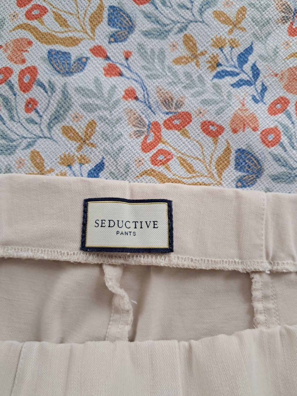 Pantaloni: Seductive Pants Damen Grösse 36 hellbeige neuwertig – Usato da Basel venduto da adamscx4 2