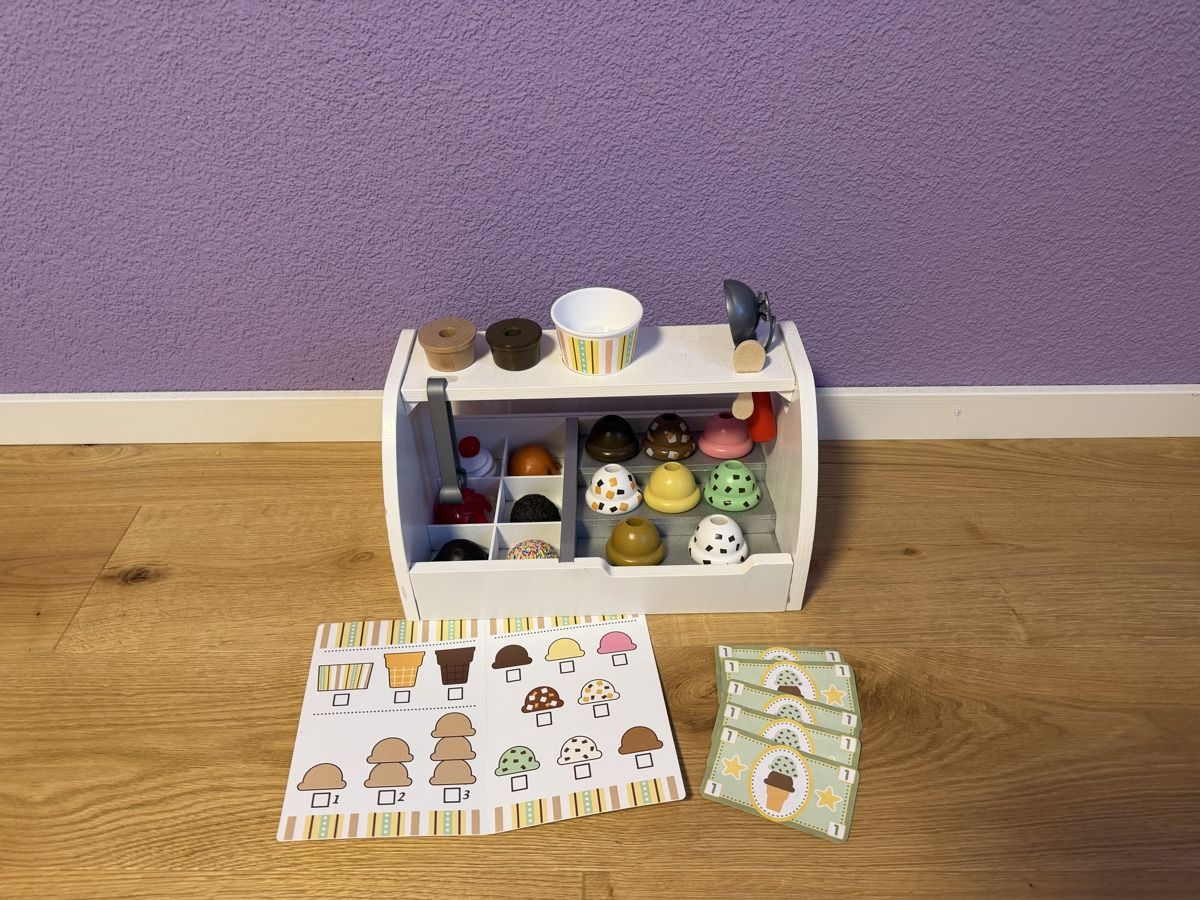 Sonstiges für Firmenanlässe & Parties: Kinder Eiscreme-Stand aus Holz – Gebraucht aus Attikon von Anomar01 1