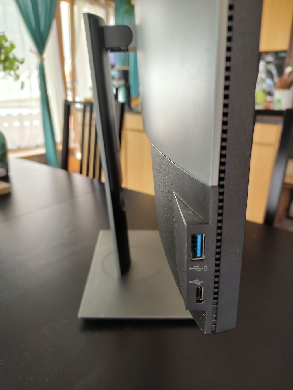 Dell Monitor: Dell UltraSharp U2720Q – Usato da Haute-Nendaz venduto da vin_fm7p 1