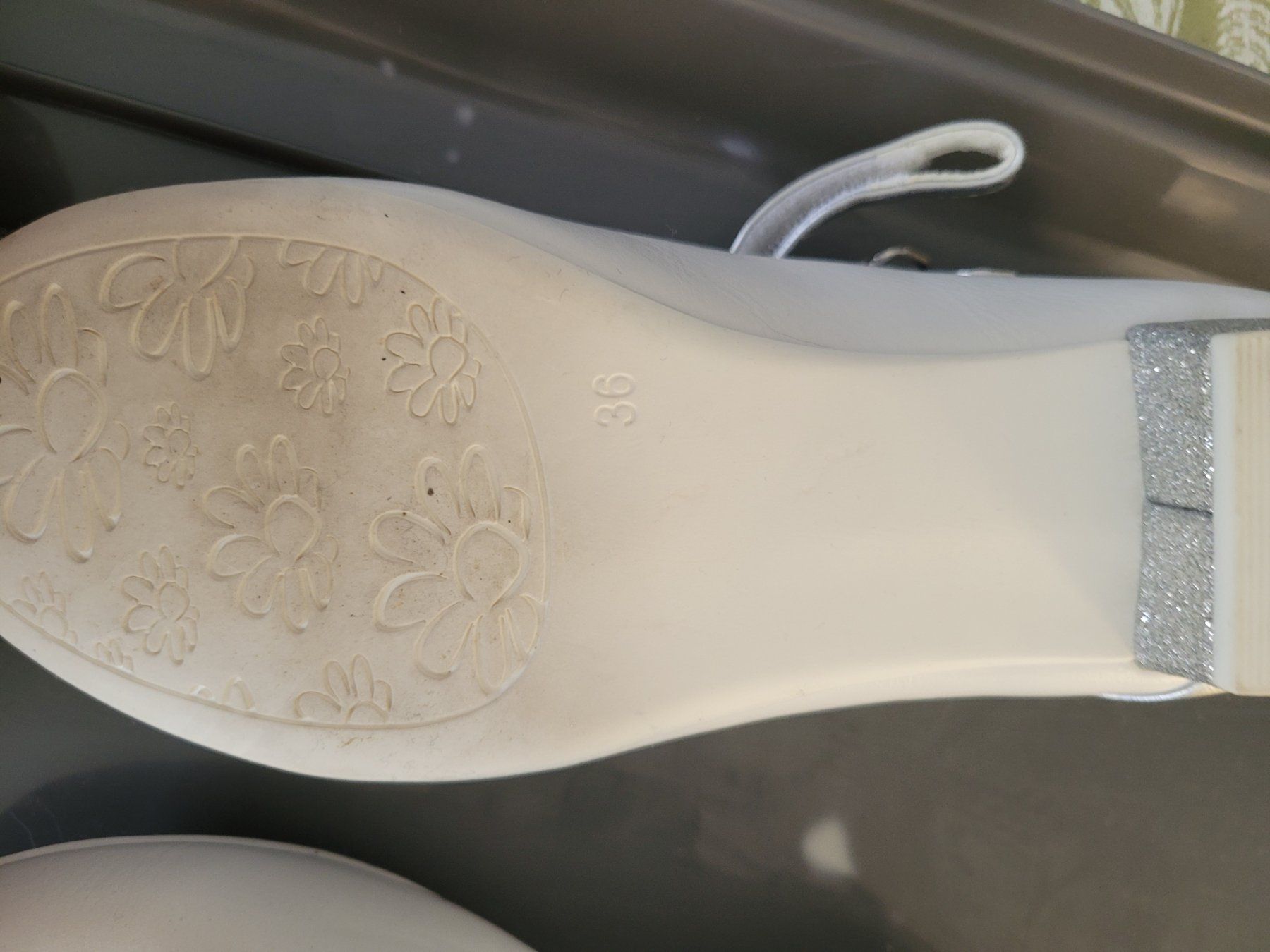 Chaussures filles: Chaussure Sandale - 36 – D'occasion à Zürich par heldc 1