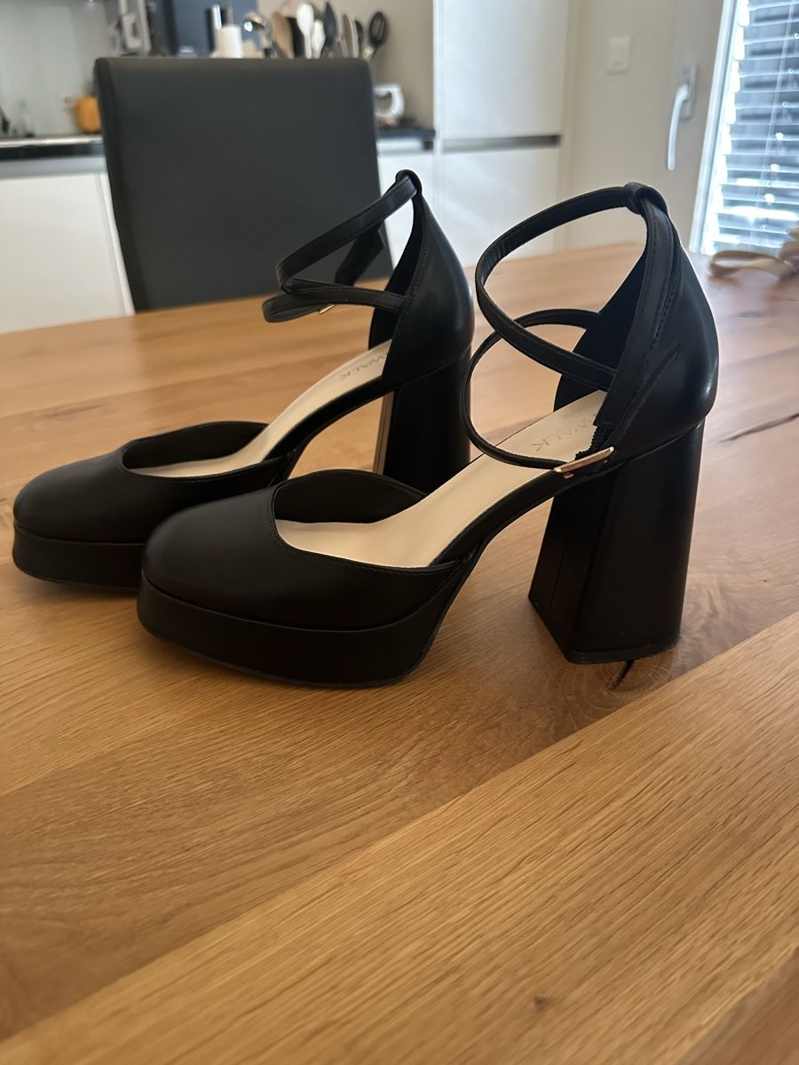 Damenschuhe: Schuhe Plateauabsatz schwarz – Neu (gemäss Beschreibung) aus Dürrenäsch von ali_827q