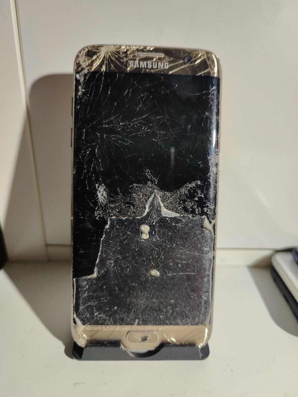 Samsung Telefoni cellulari / Smartphones: Samsung Galaxy S7 edge – Difettoso da La Tour de Peilz venduto da Dejobokin