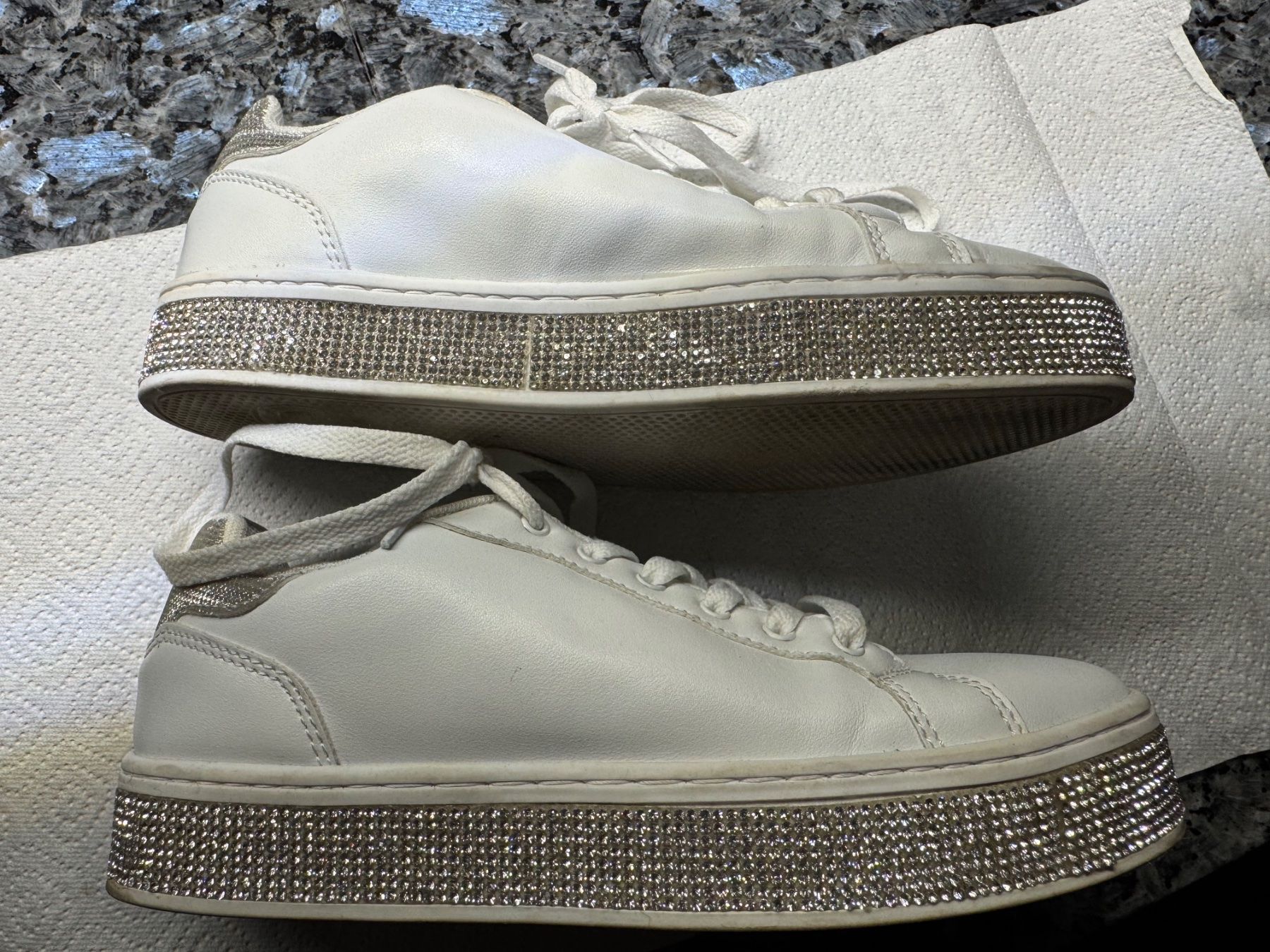 Scarpe da donna: Sneaker CLO Grösse 37 neuwertig – Usato da Bronschhofen venduto da pgds 1