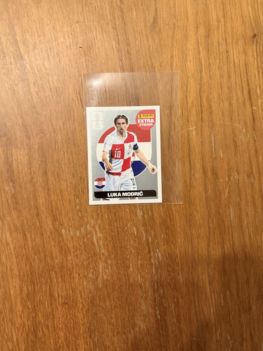Panini Carte collezionabili: Panini stickers 2026 - Extra stickers Luka Modric Silver – Nuovo (secondo la descrizione) da Genève venduto da math_cedra