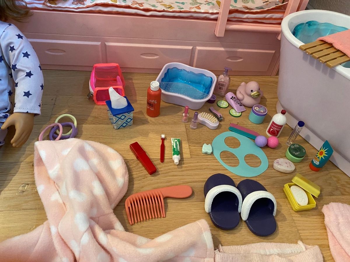 Puppen: Puppe Hochbett Kleider – Gebraucht aus Winterthur von Debatte 6