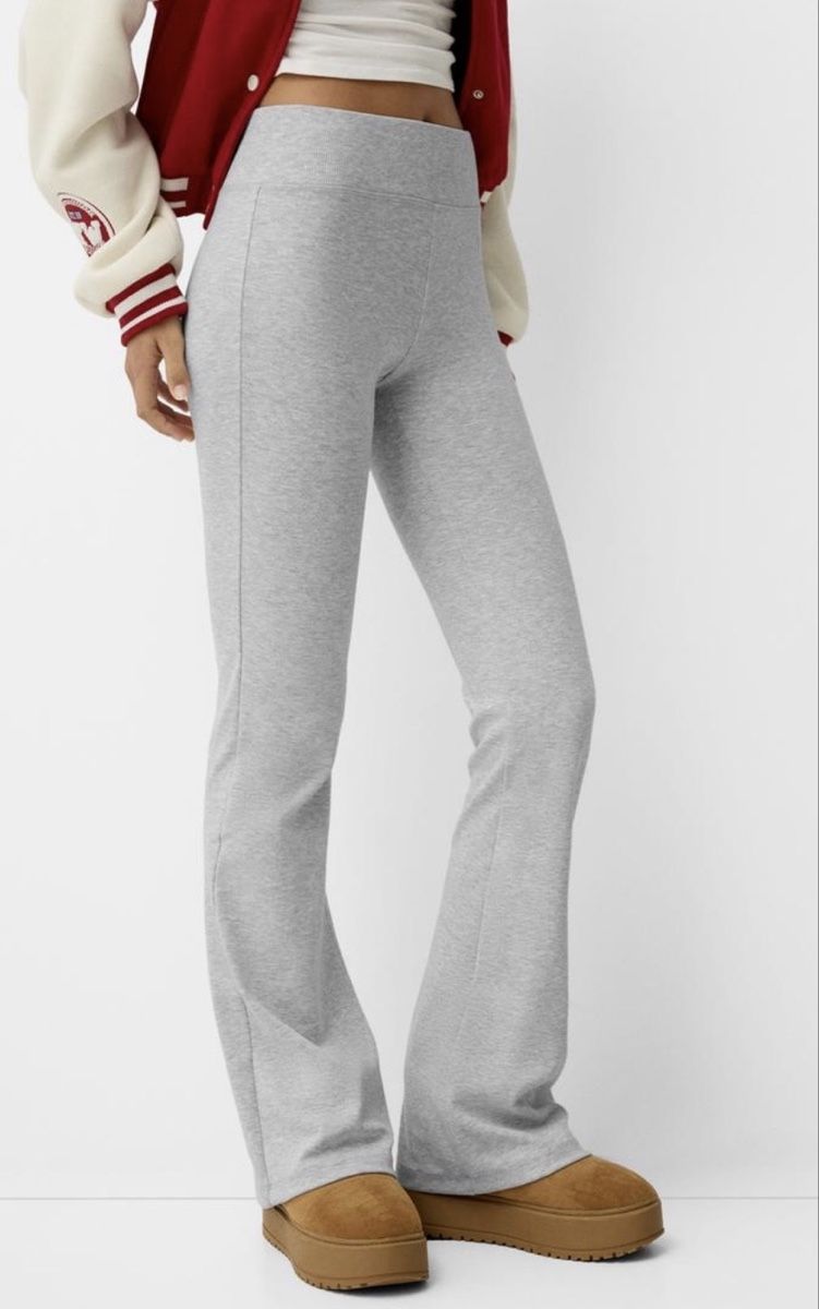 Bershka Leggings: Leggings flare Bershka M gris clair – Nuovo (secondo la descrizione) da Lausanne venduto da mae_dj7r 1