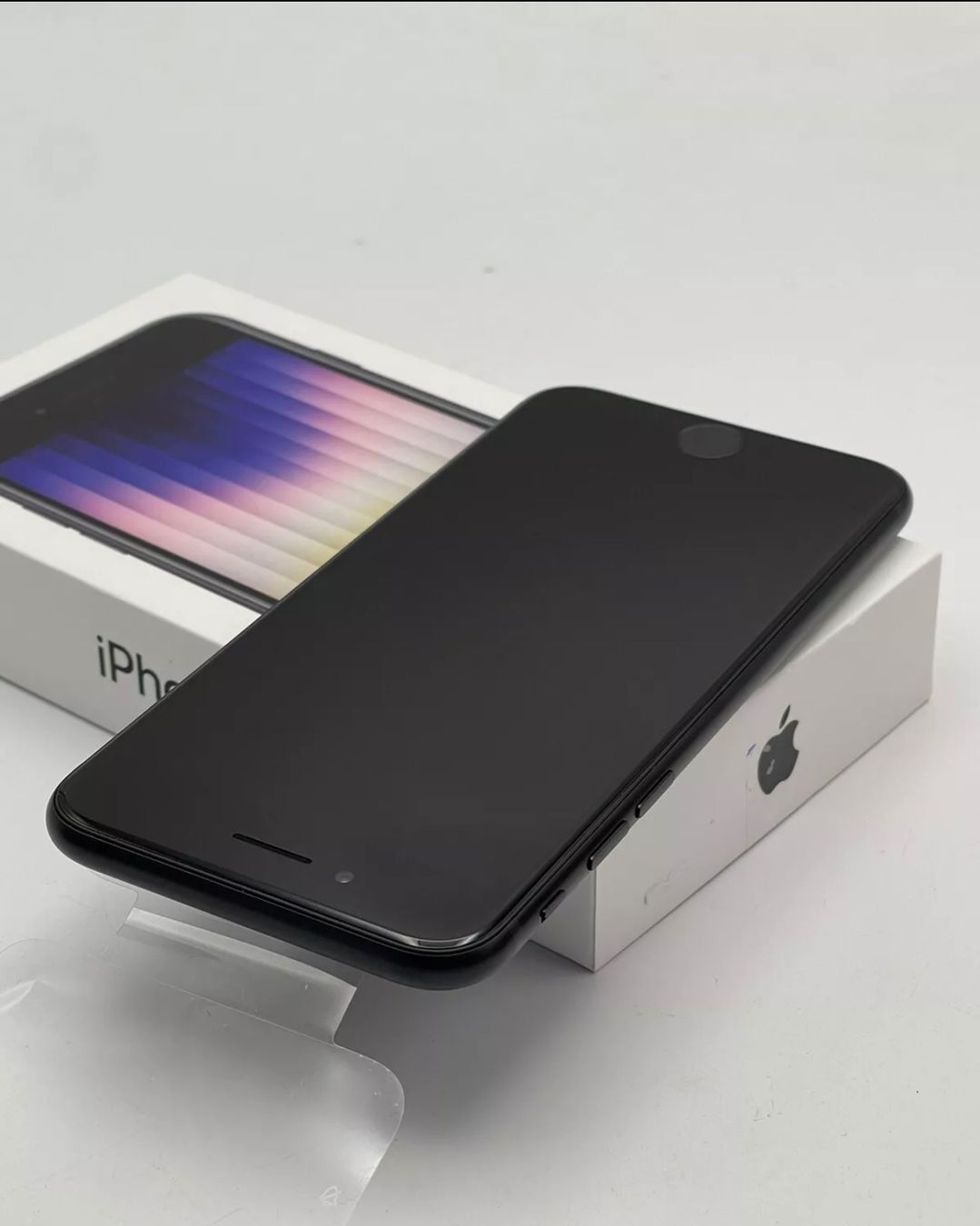Apple Telefoni cellulari / Smartphones: Apple iPhone SE 3. Generation 2022 - 64GB - Midnight - Diffe – Usato da Luzern venduto da Waince786 1