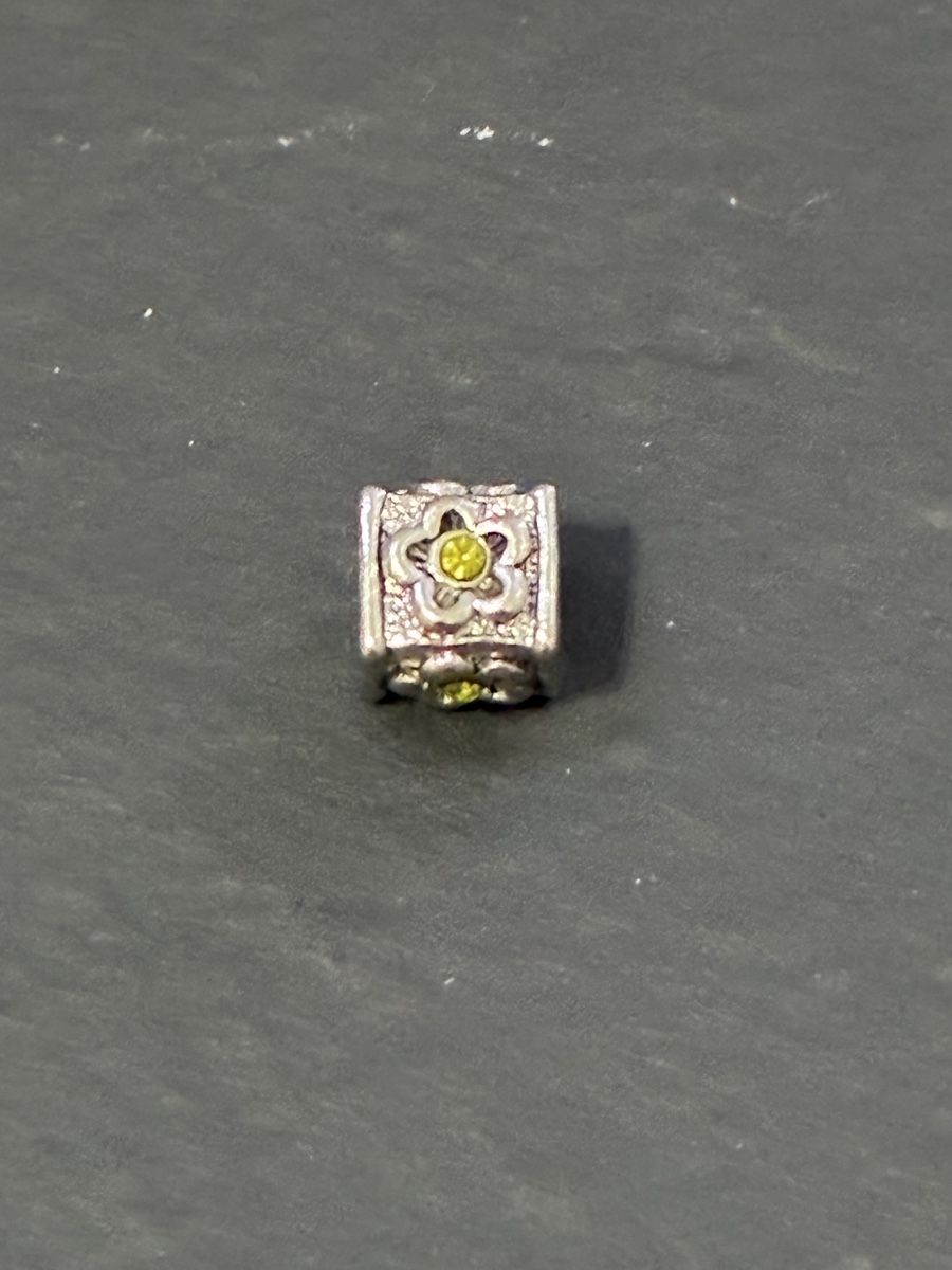 Pandora Ciondoli: Charm Pandora fleur et diamants  – Usato da Chénens venduto da Picco82