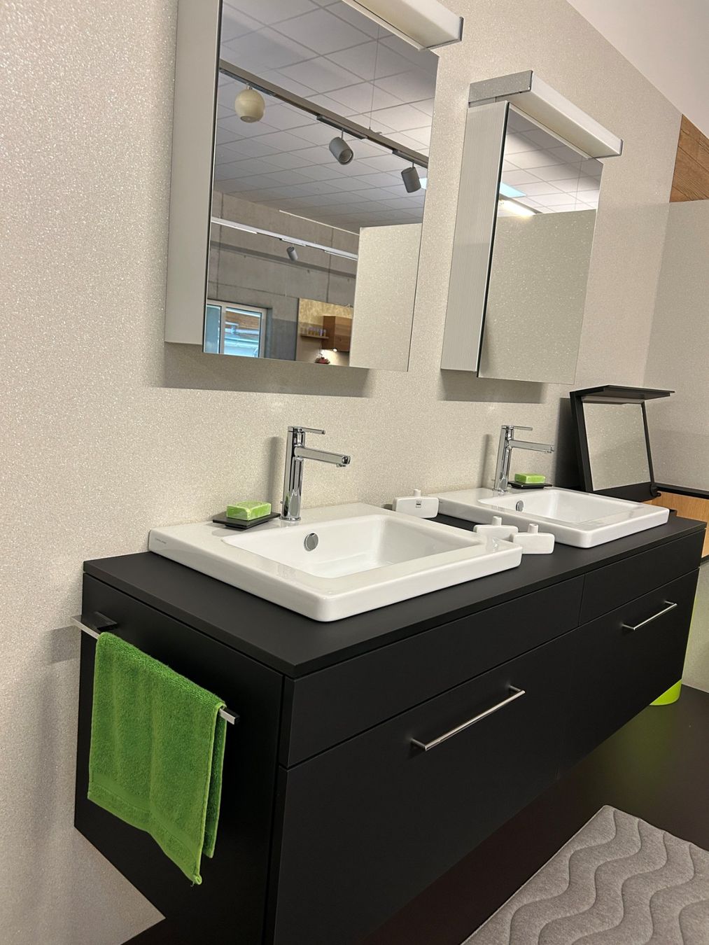 Mobili per bagno: Badmöbel inkl. Spiegelschränke – Usato da Berneck venduto da baumann_ag 1