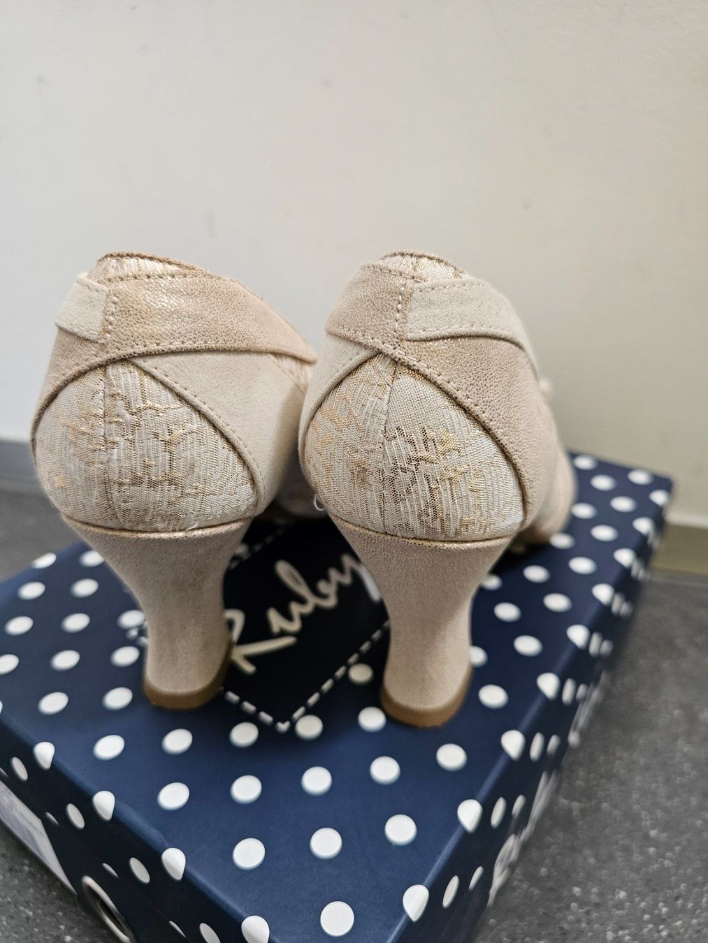 Scarpe da donna: Pumps, Ruby Shoo, Absatzschuhe Grösse 39 oder UK 6 – Usato da Mönthal venduto da Creativchaos 4