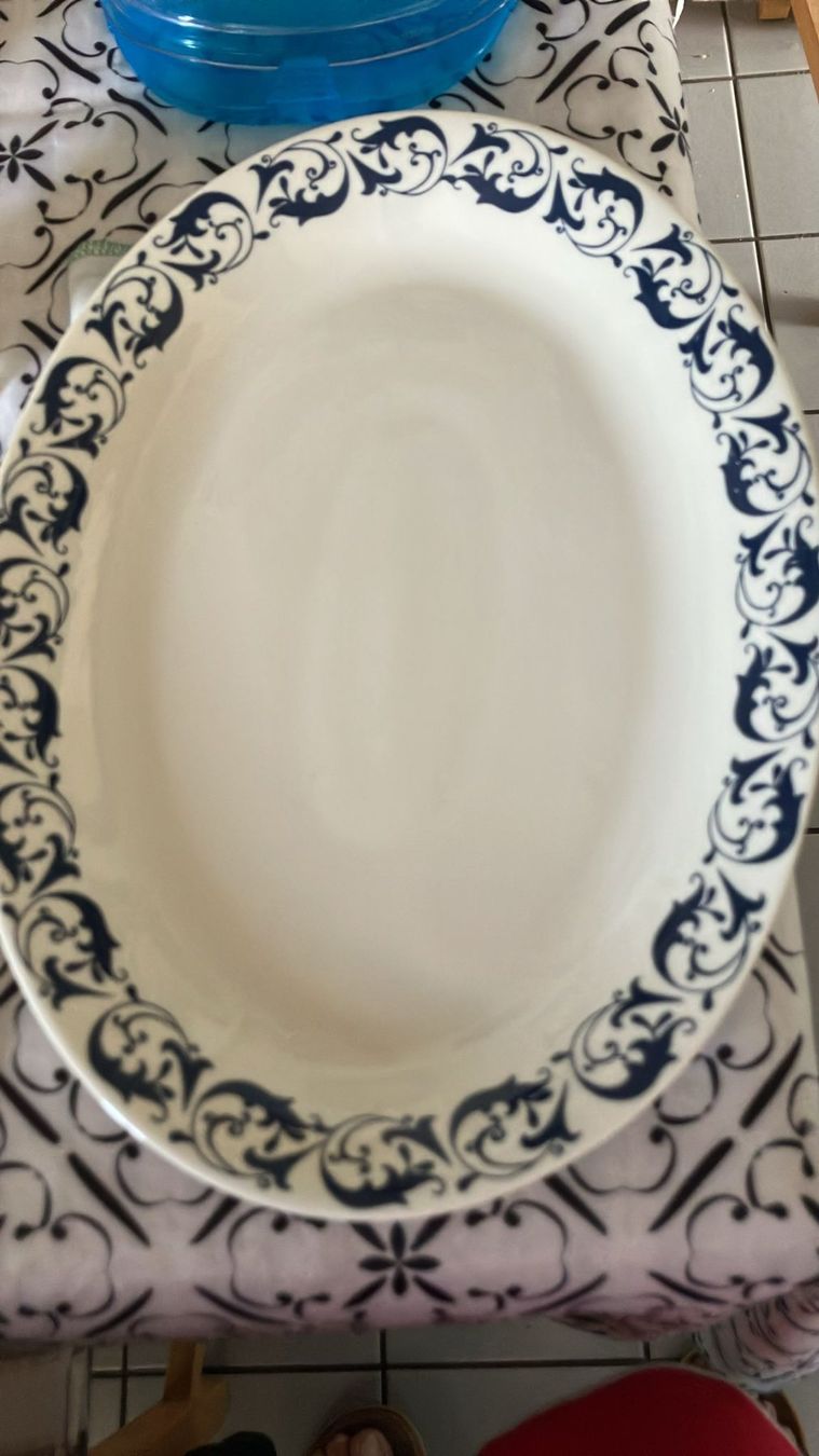 Geschirrsets: Diversi pezzi di un servizio CF Porcelain – Gebraucht aus Melano von H-Sara