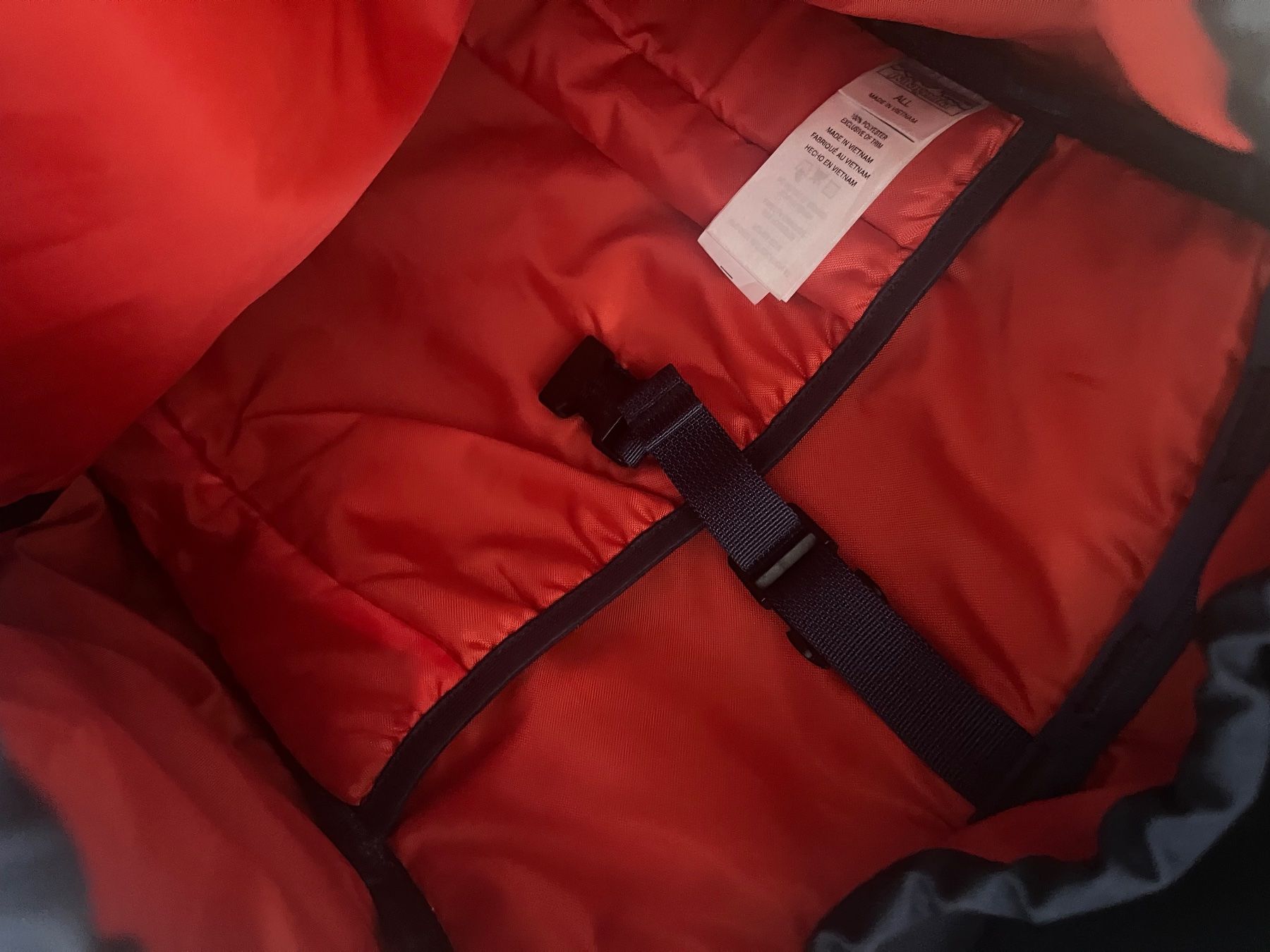 Patagonia Zaini: Patagonia: dunkelblauer Rucksack mit orangem Griff – Usato da Luzern venduto da ellitussi 4
