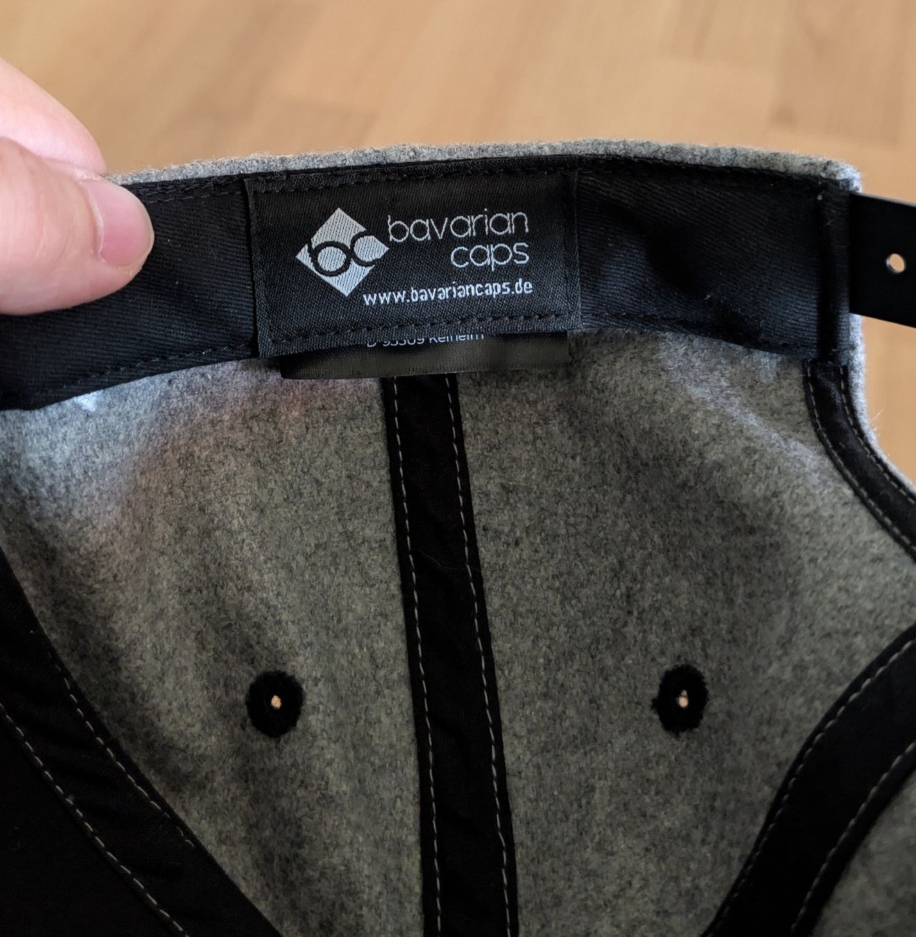 Chapeaux, bonnets & casquettes: Snapback Cap mit Magnet für Flaschendeckel – Neuf (Voir description) à Benken ZH par emaerceo 3