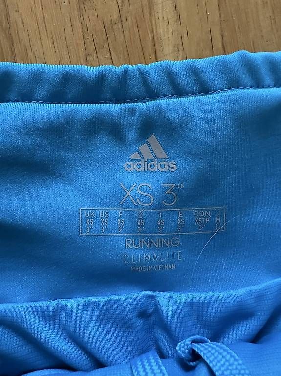 Adidas Pantaloni: Adidas Sporthosen – Usato da Zürich venduto da PetraBallon 2