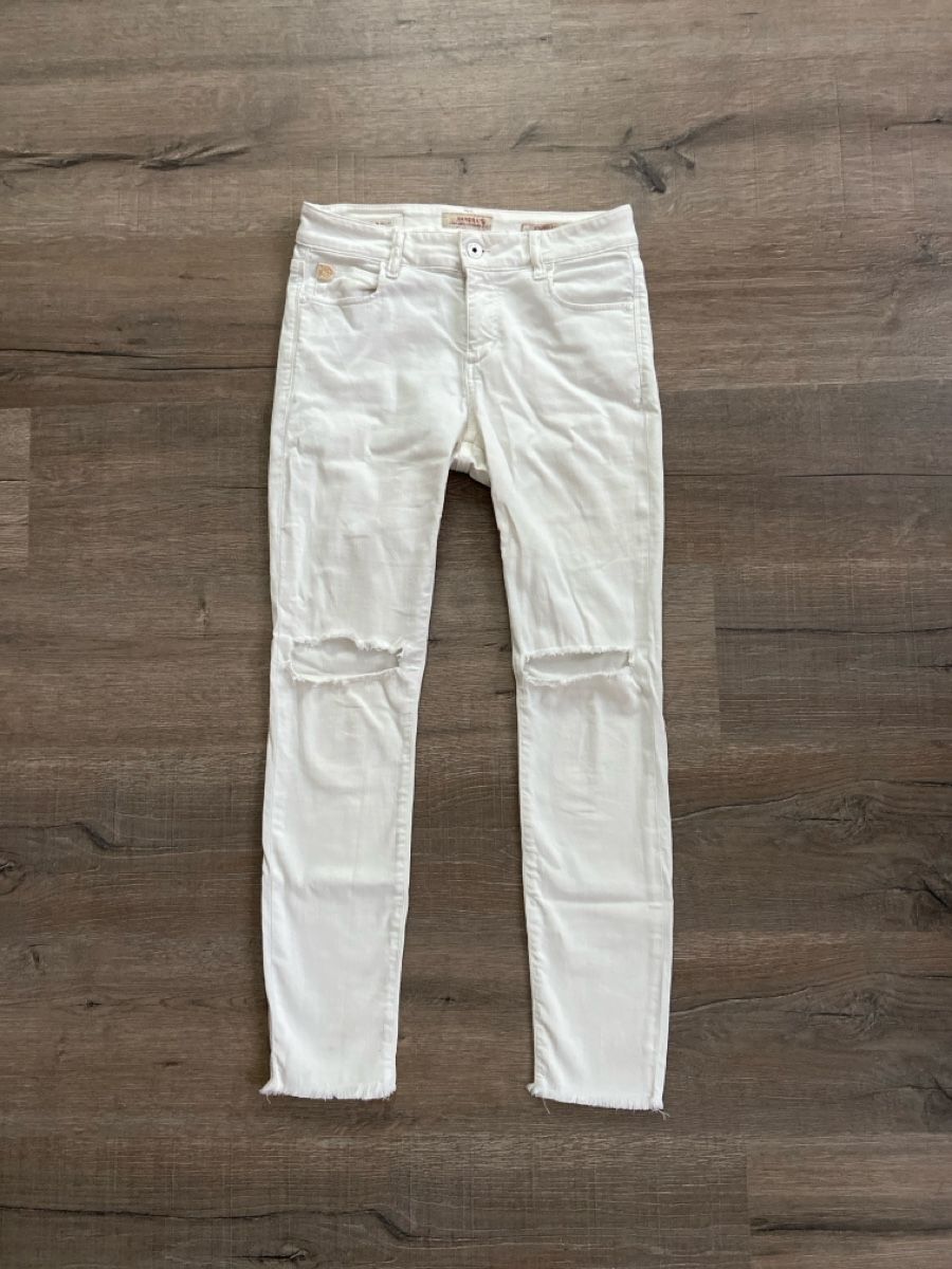 Jeans: Weisse Jeans im Ripped Look, Grösse 28 – Usato da Bischofszell venduto da kbr_5c5z