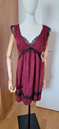 Naf-Naf, robe courte bordeau / kurzes bordeauxrotes Kleid