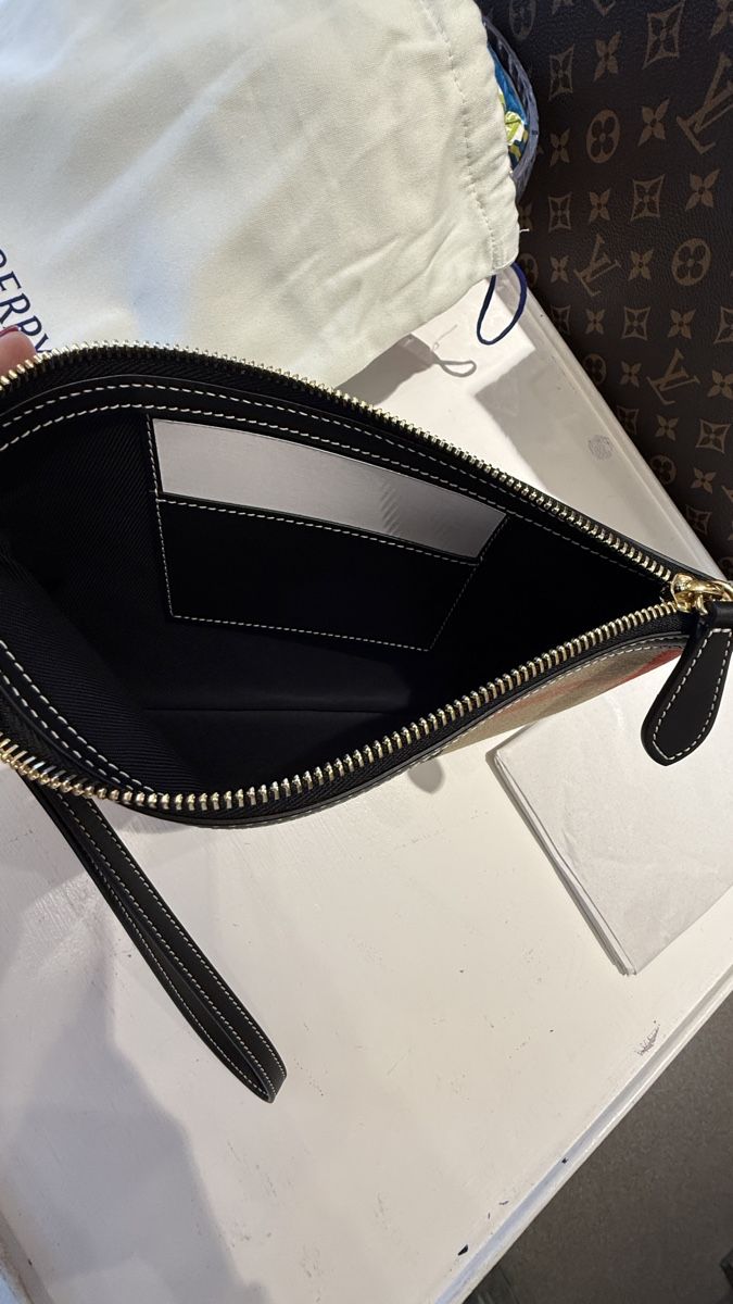 Burberry Borse: Burberry neu mit Staubbeutel – Nuovo e nell'imballaggio originale da Lachen SZ venduto da HelvetiaLuxury 6