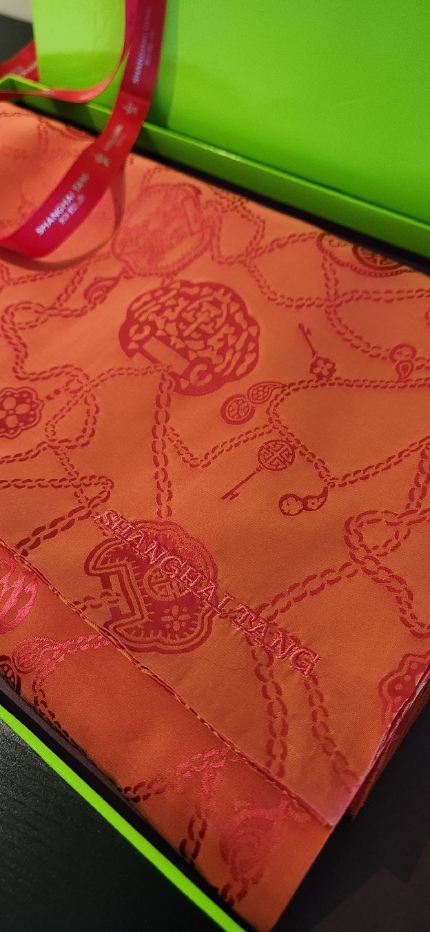 Foulard & Sciarpe: Shanghai Tang Seidenschal NEU – Nuovo e nell'imballaggio originale da Wollerau venduto da CH8832 4