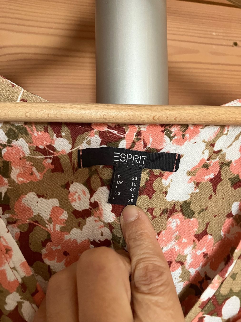 Esprit Vestiti: Midikleid Esprit S – Usato da Simplon Dorf venduto da fraueulalia 2