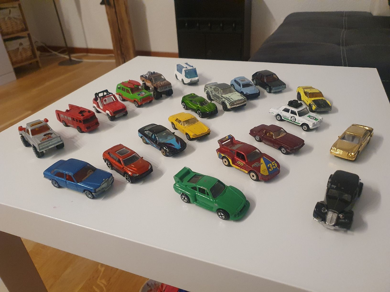 Spielzeuge: Sammlung von 21 Matchbox Autos, verschiedene Modelle – Gebraucht aus Erlinsbach von conc7 2