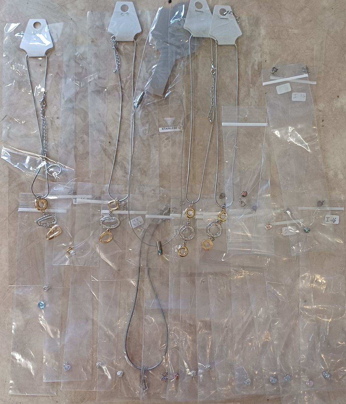 Altri gioielli: Lot Modeschmuck Neu – Nuovo e nell'imballaggio originale da Merenschwand venduto da Brockinell