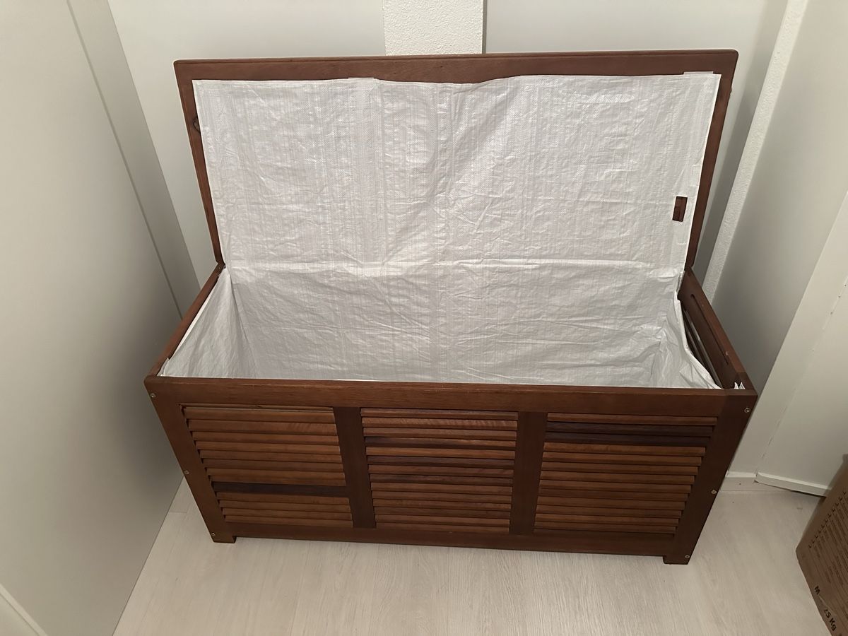 Wooden Storage Chest with Slatted Design Brown Color (D'occasion) à ...