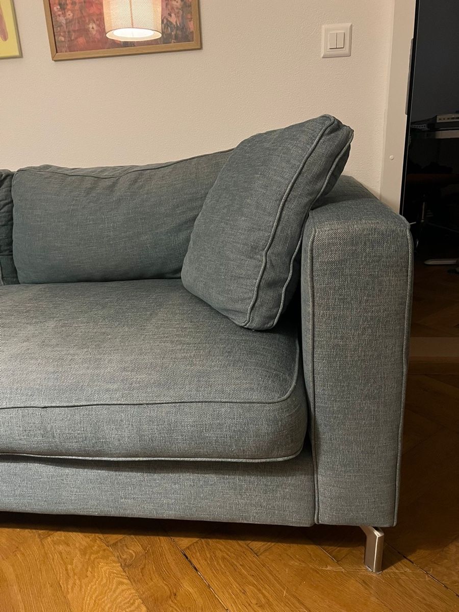 Livique Divani: Modernes Sofa in türkis-blau – Usato da St. Gallen venduto da mbat98 1