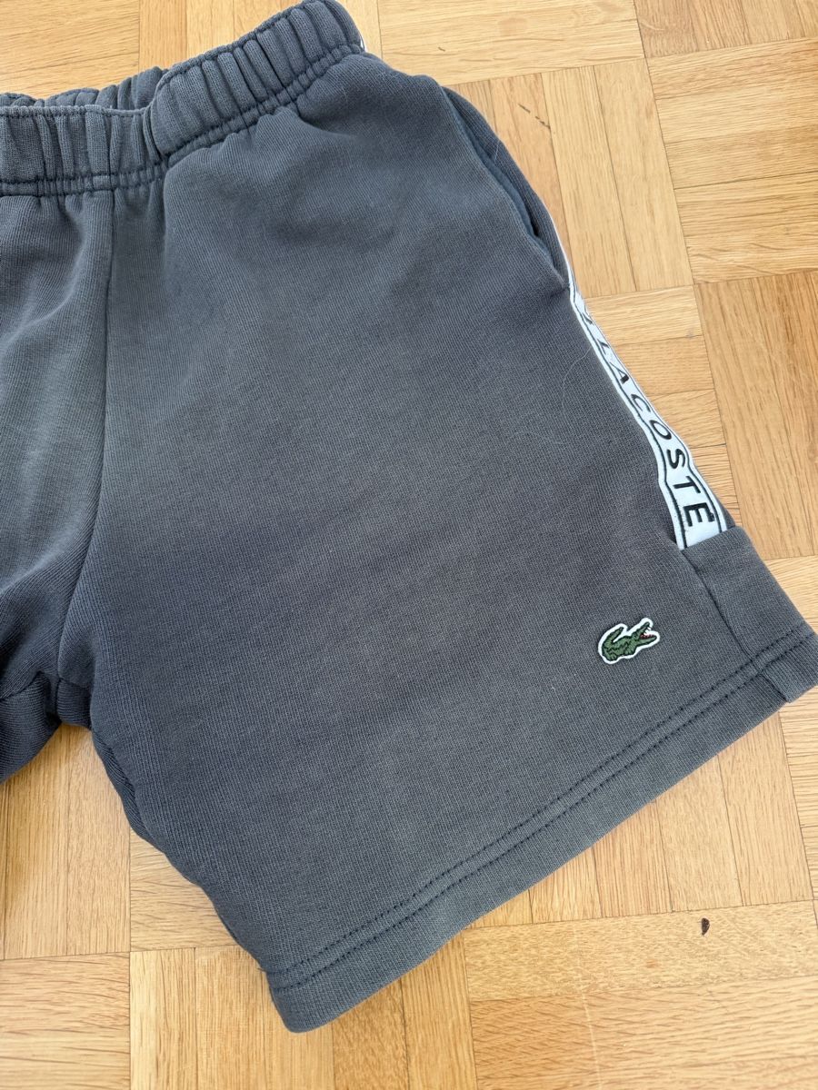 Lacoste Pantaloni: Short Lacoste taille 128 - 8 ans  – Nuovo (secondo la descrizione) da Dombresson venduto da feline_ne 3
