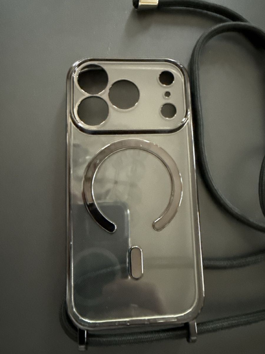 Apple Cover & Protezioni schermo: iPhone 17 Pro Black Hülle mit Necklace Band – Nuovo e nell'imballaggio originale da Küsnacht ZH venduto da 4me0 1