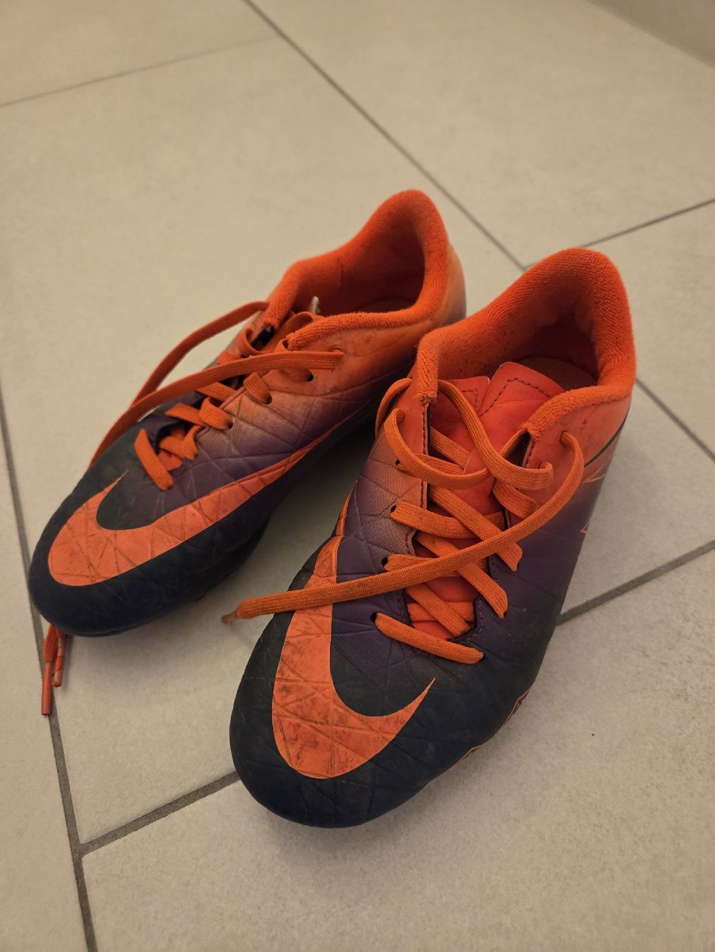 Nike Herrenschuhe: Chaussures de foot Nike Hypervenom, taille 35 – Gebraucht aus Monthey von Bubuline