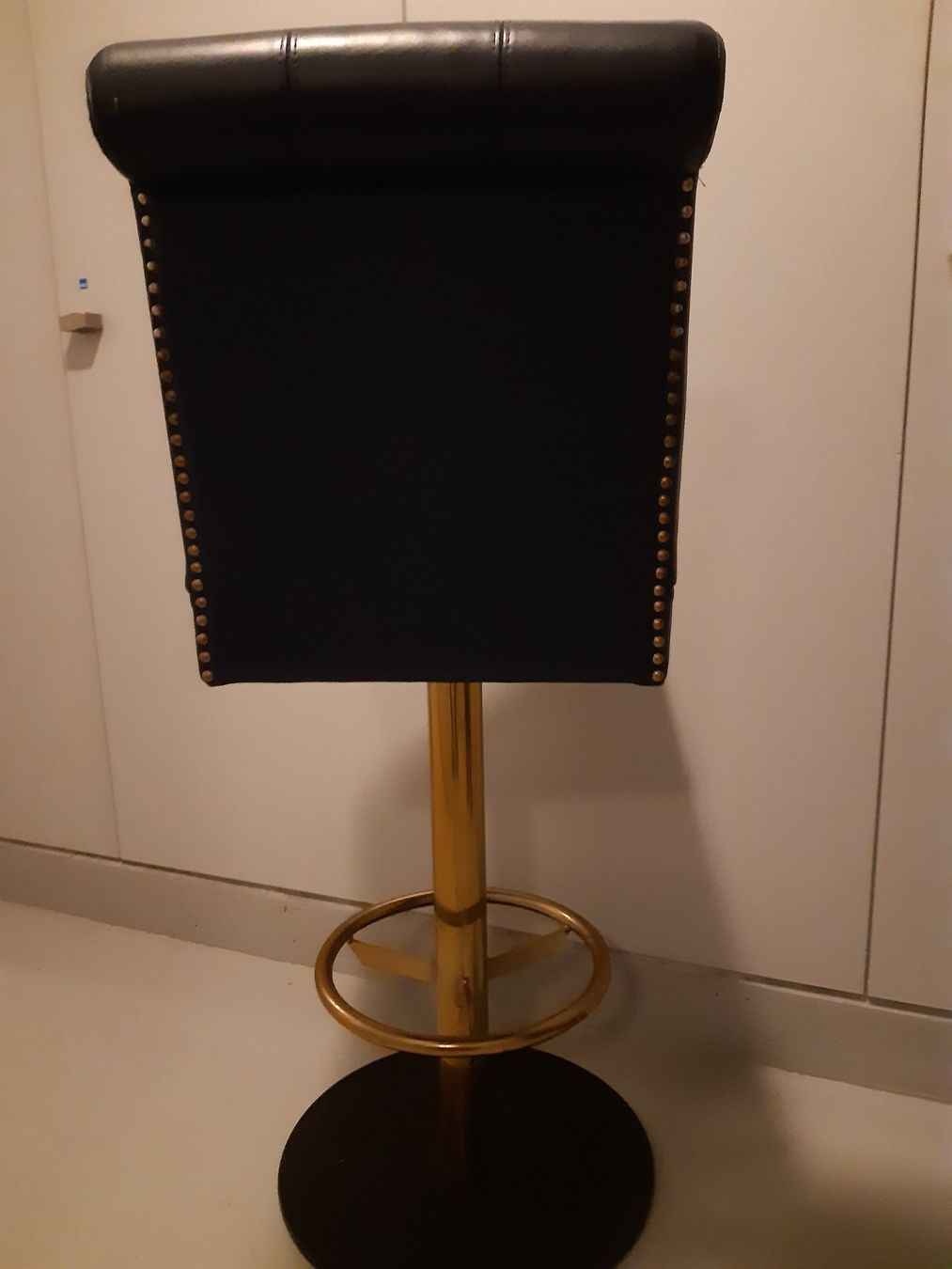 Hochstühle: Bar Hocker 2 Stk. mit 2 Stk. Reservesitzpolster – Gebraucht aus Brütten von Beat8311 1