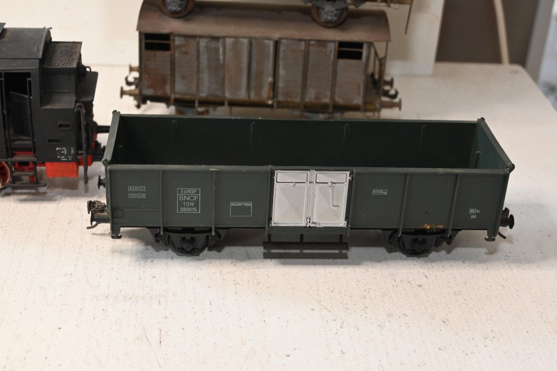Modellini di ferrovie: Wagen im Rohbau + Lok Spur 0 – Difettoso da Laupen ZH venduto da Zmoewe 3