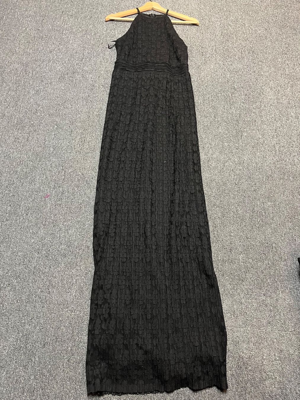 Kleider: Abendkleid aus schwarzer Spitze – Neu (gemäss Beschreibung) aus Beckenried von jan_fr9g