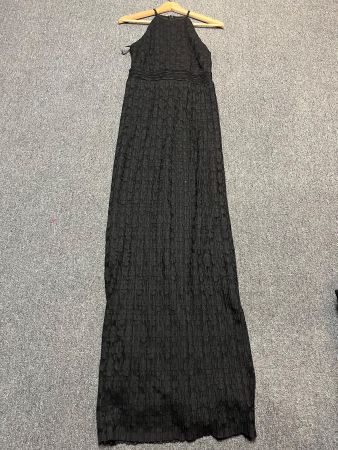 Abendkleid aus schwarzer Spitze