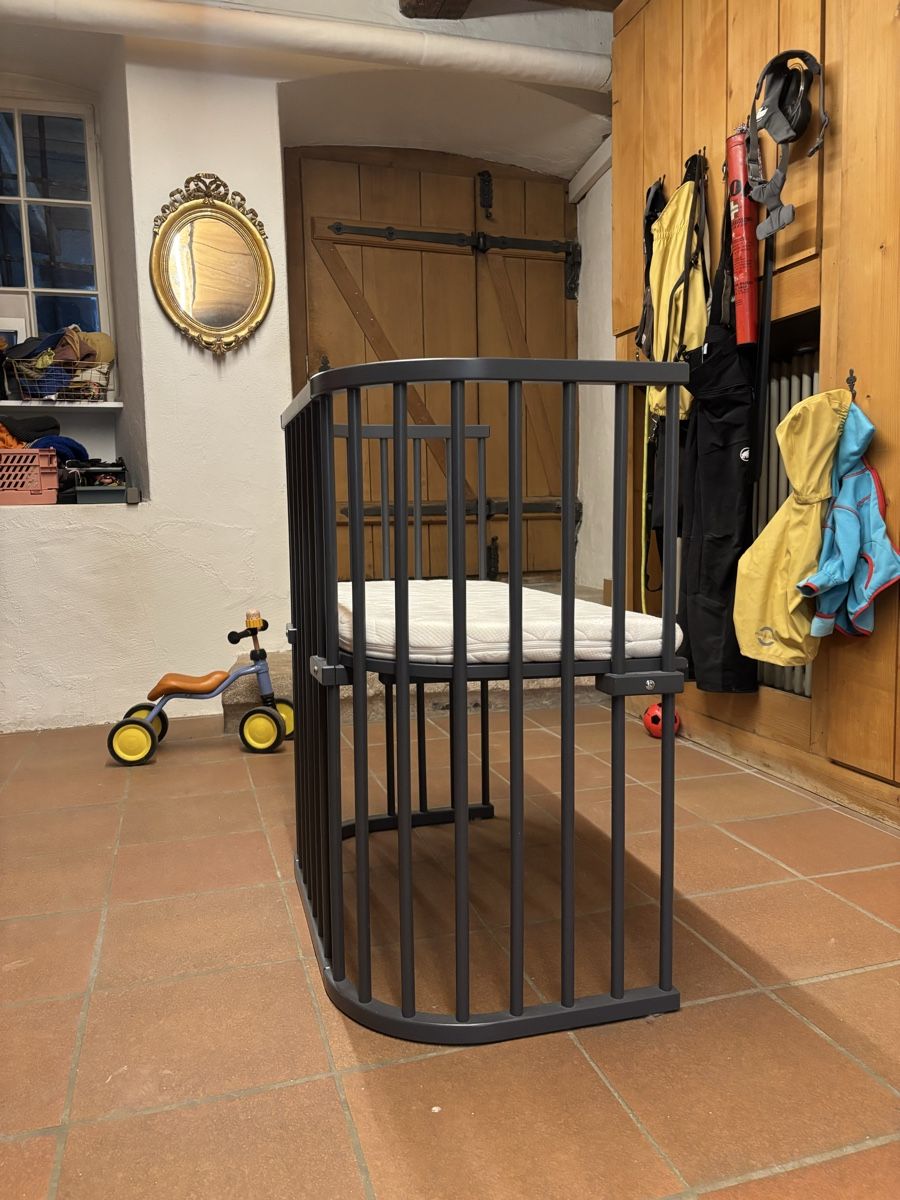 Letti: Babybay Beistellbett Boxspring grau – Usato da Oltingen venduto da Dimitree 1